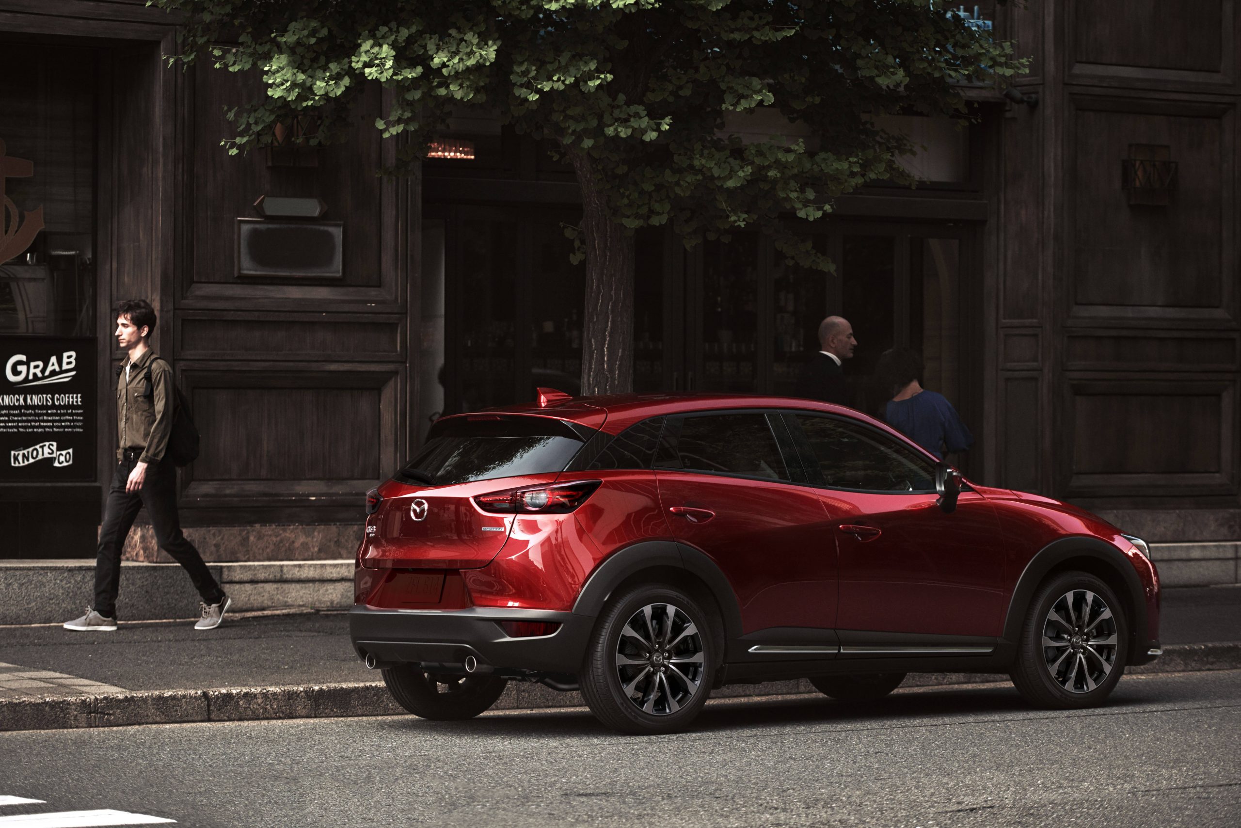 Vue arrière latérale éloignée du CX-3 2021